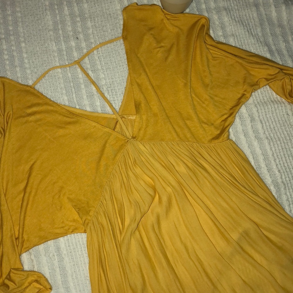 •Yellow Flowy Top• - Picture 2 of 5